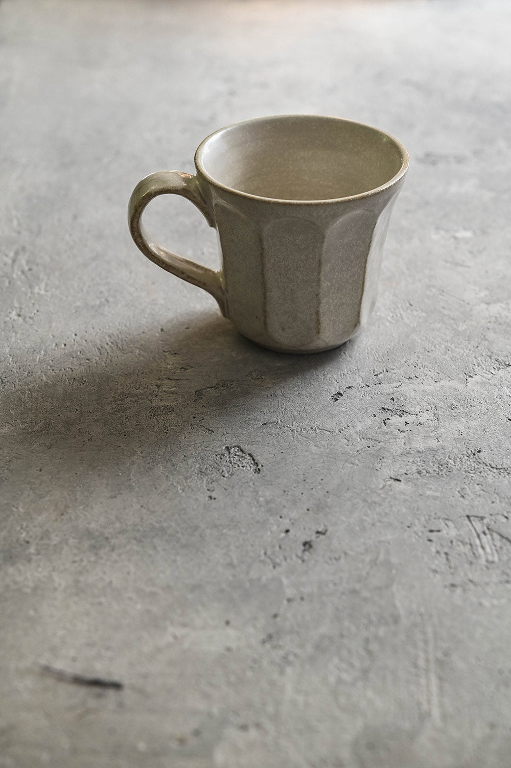 Ceramic Petal Carved Mug