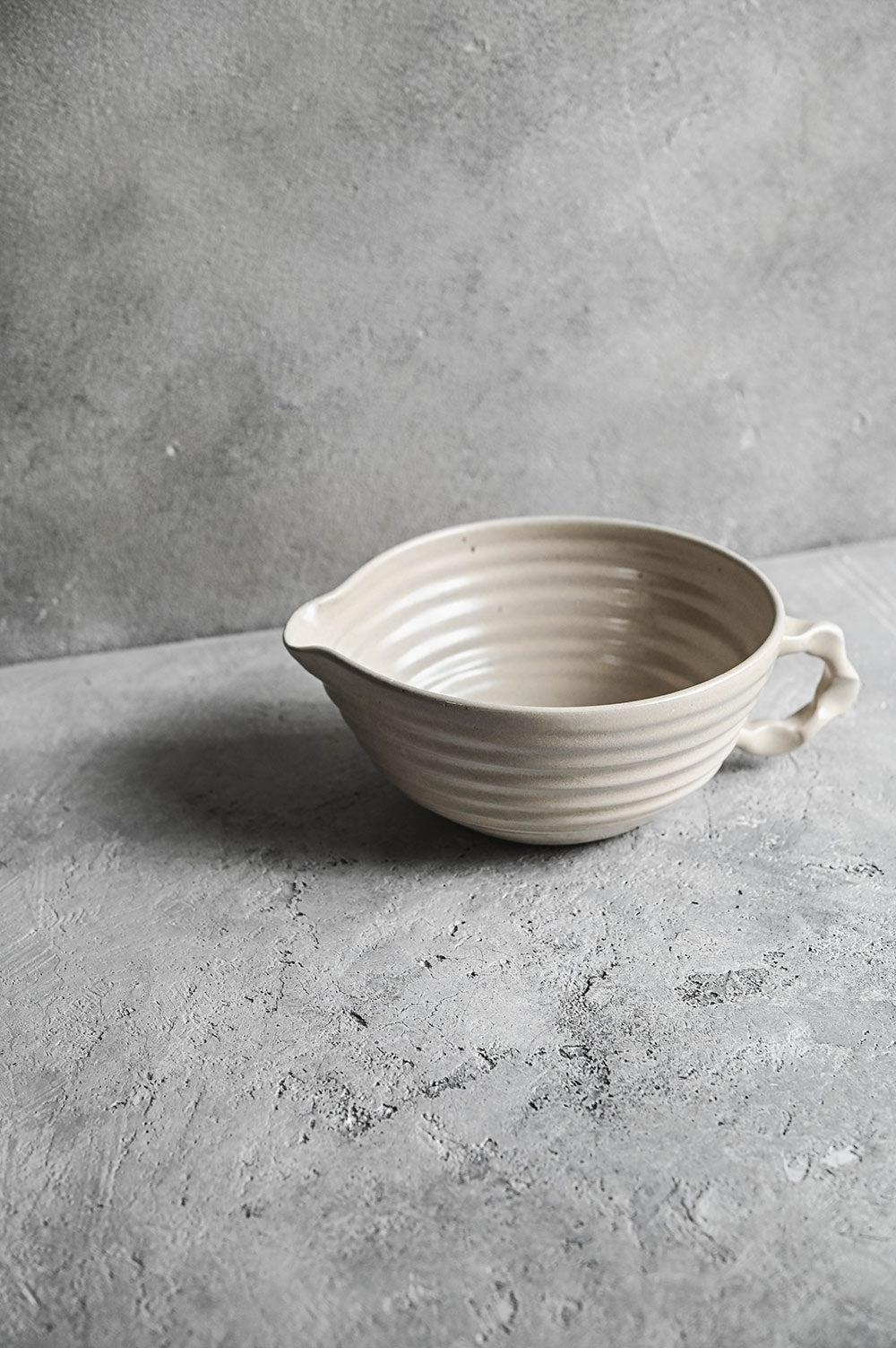 Ceramic Pour Bowl with Handle