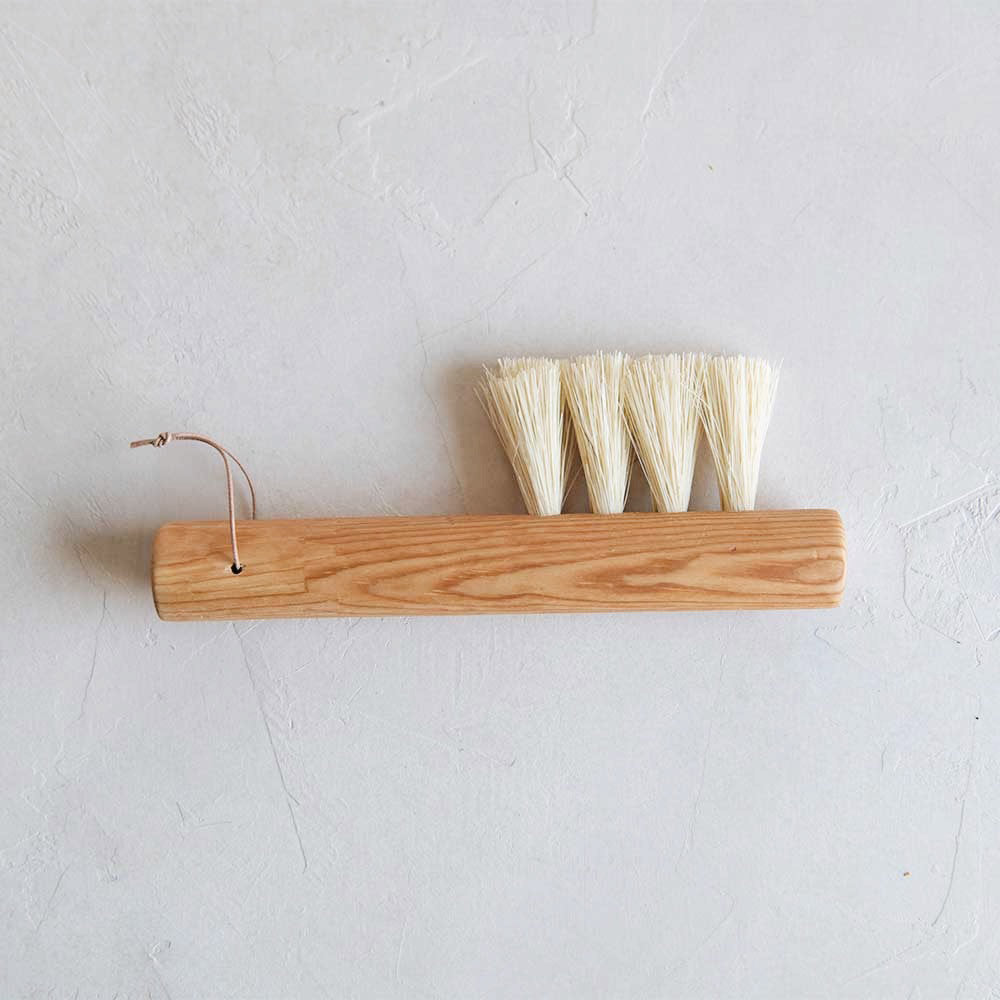 Medium Wooden Counter Brush No. MT0973