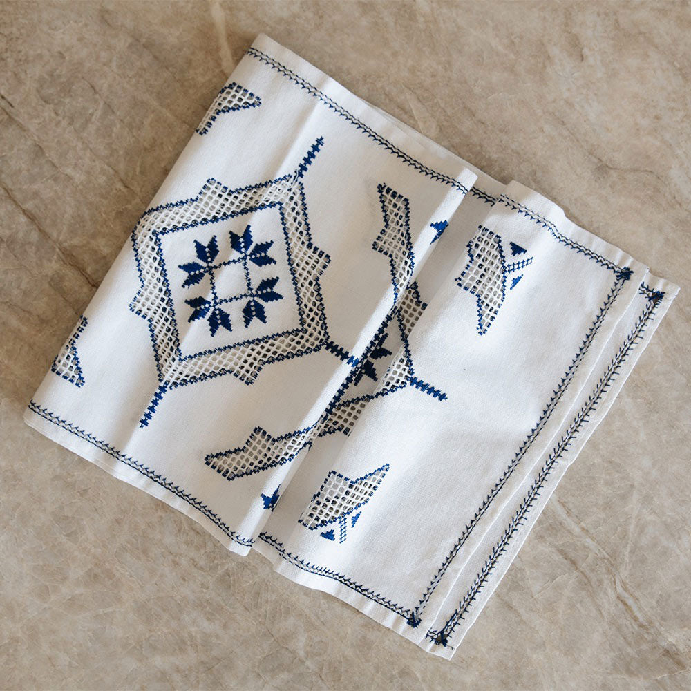 Heirloom Embroidered Table Throw No. 6271
