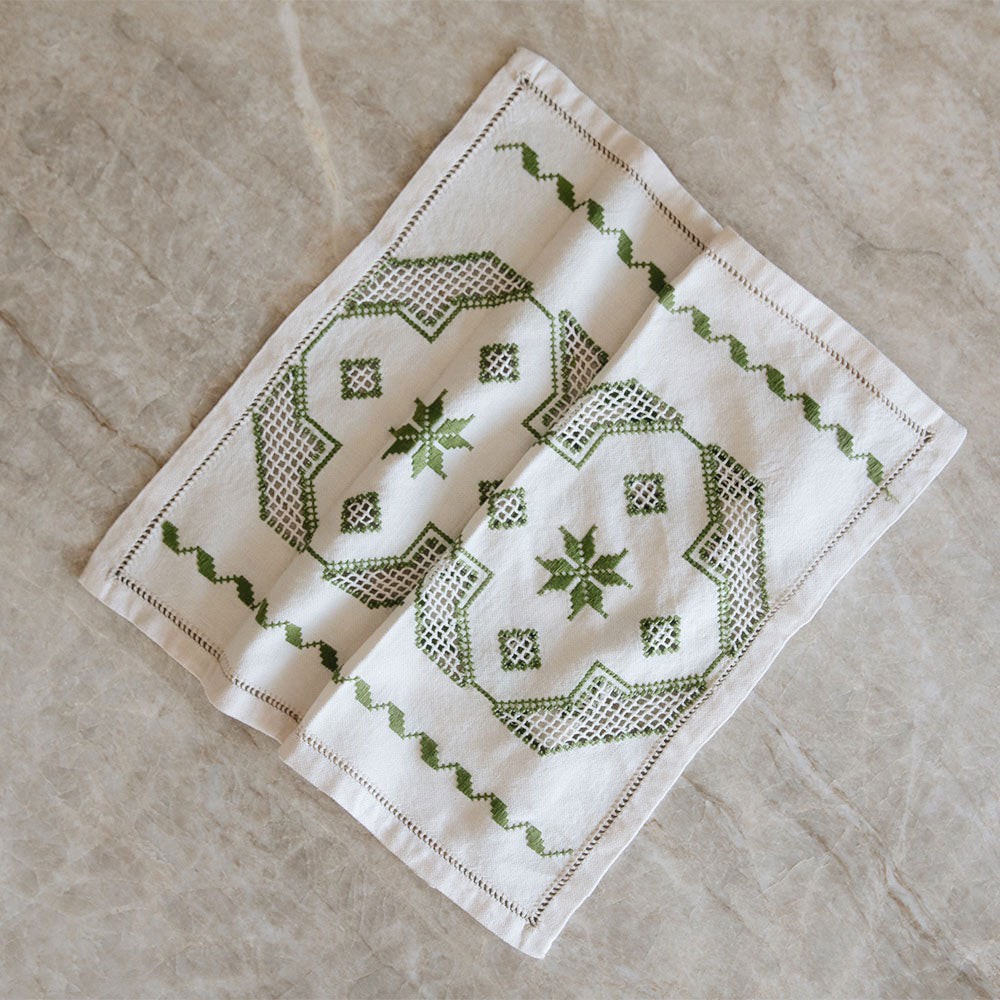 Heirloom Embroidered Table Throw No. 6269