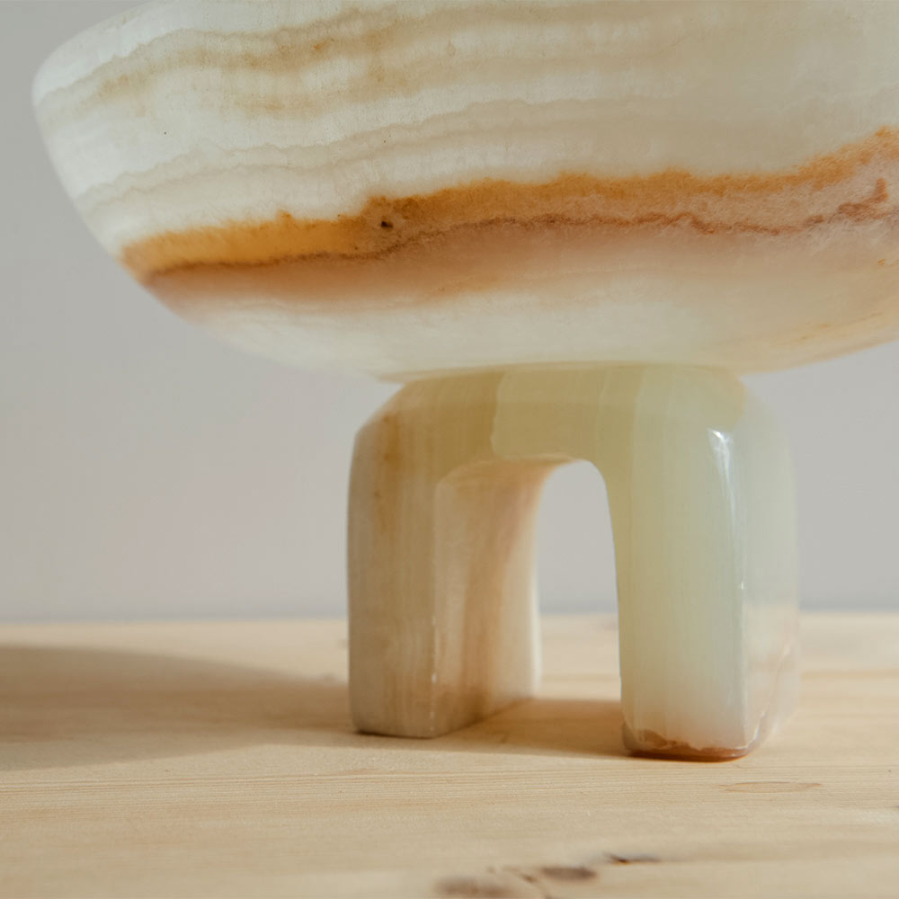 Onyx Raised Bowl
