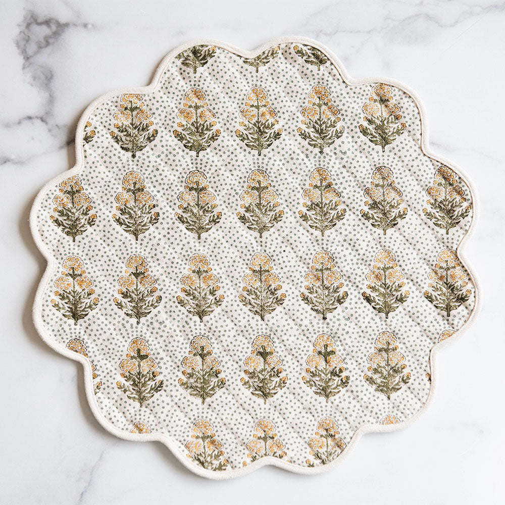 Quilted Scallop Poppy Placemat