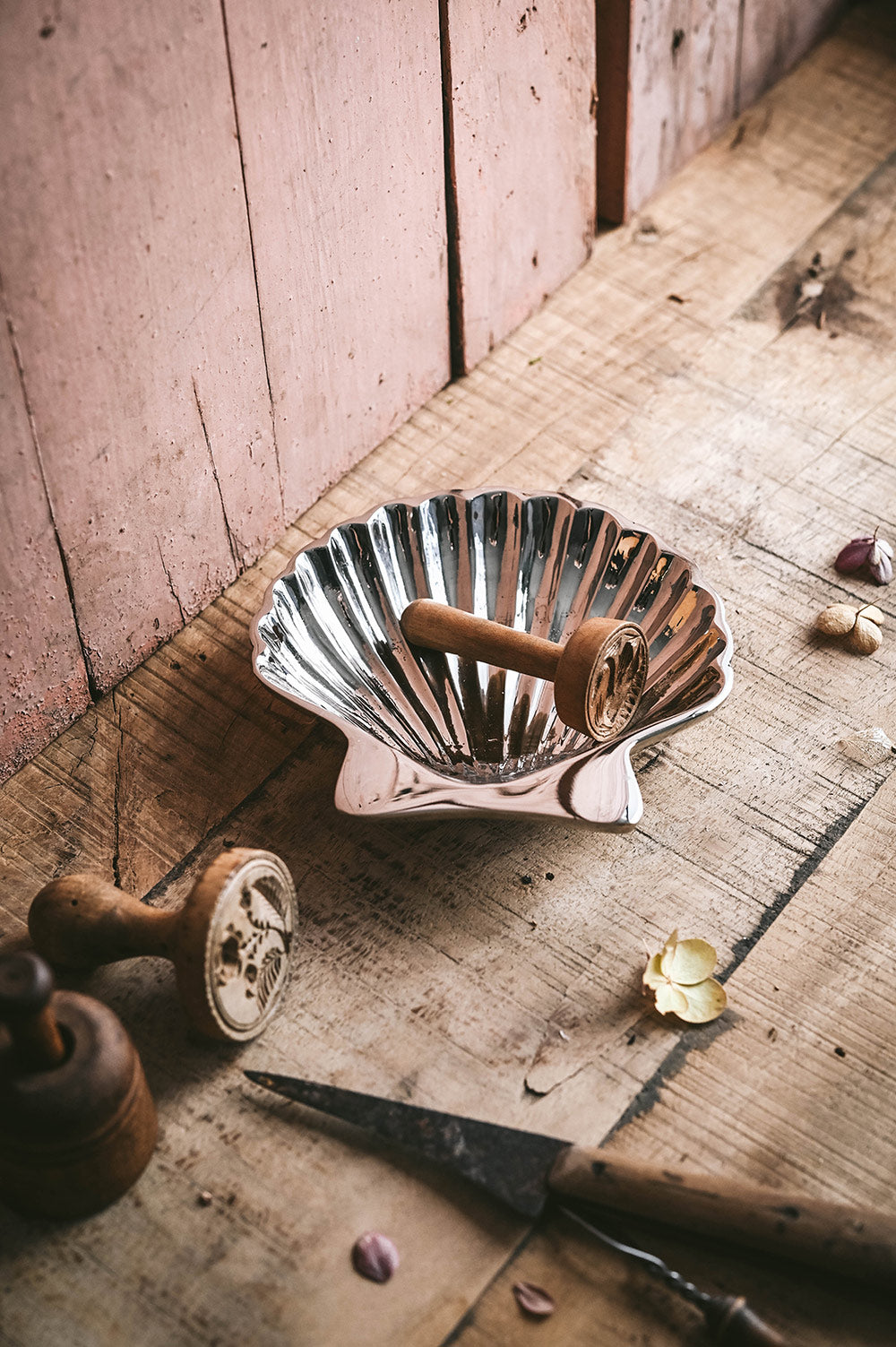 Roan Iris Shell Dish