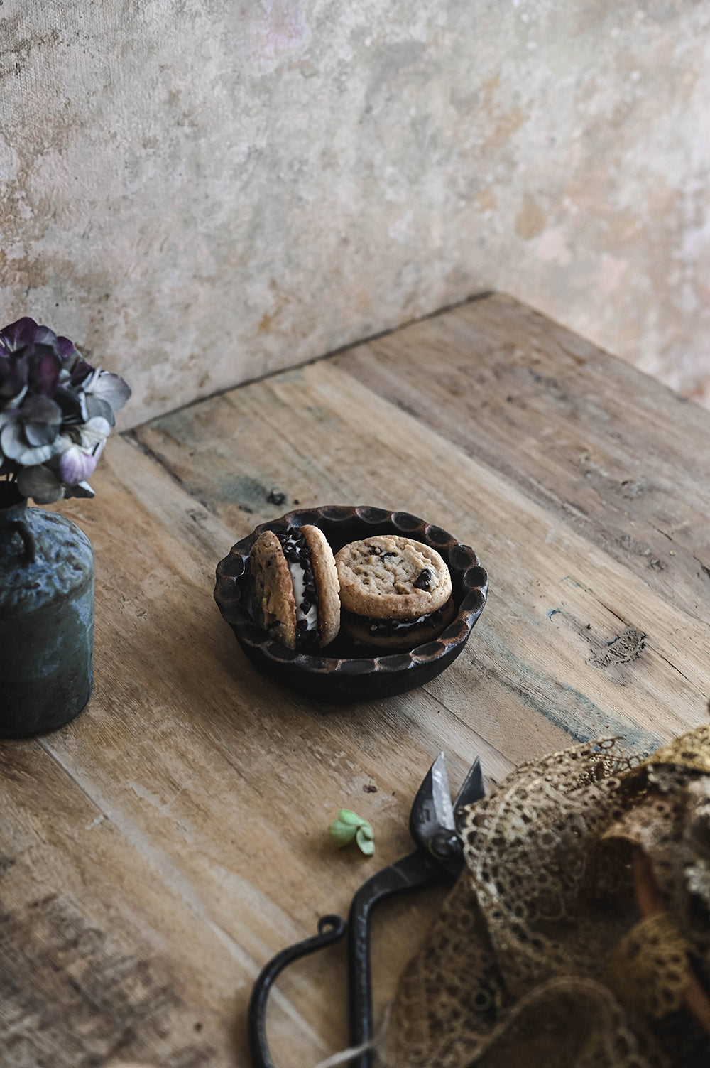 Ceramic Scalloped Dish - Dark