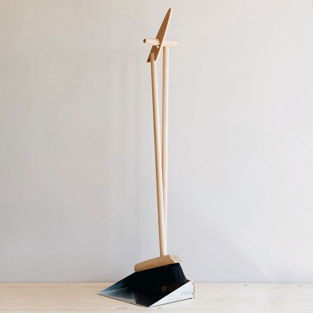 Standing Metal Dustpan & Broom Set