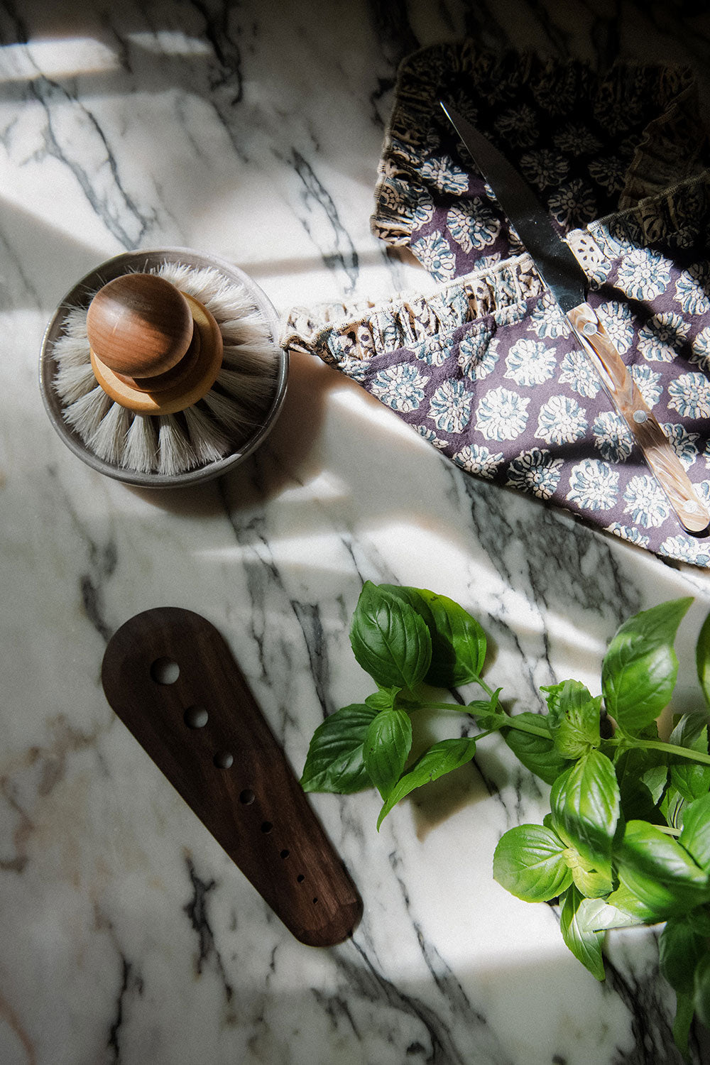 Simple Ceramic Dish Brush Holder