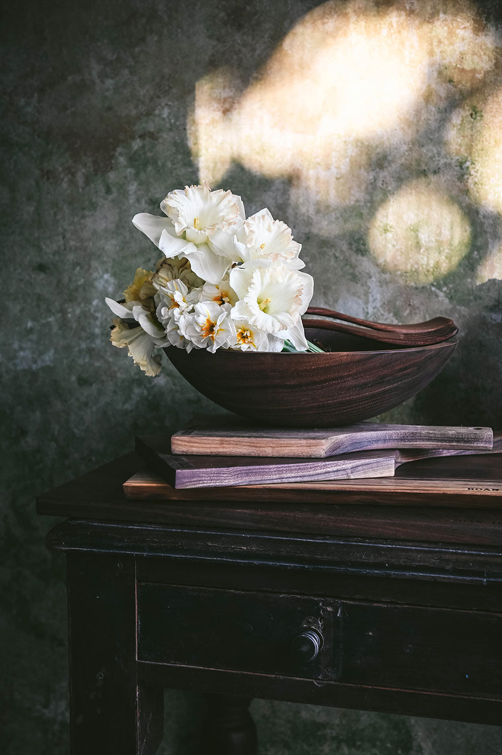 Roan Iris Walnut Wood Serving Set