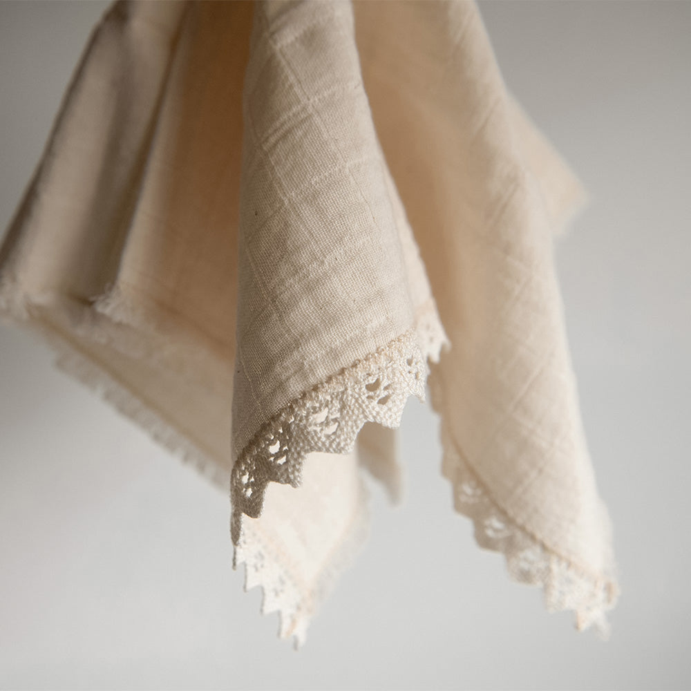 Cotton & Lace Napkin Set