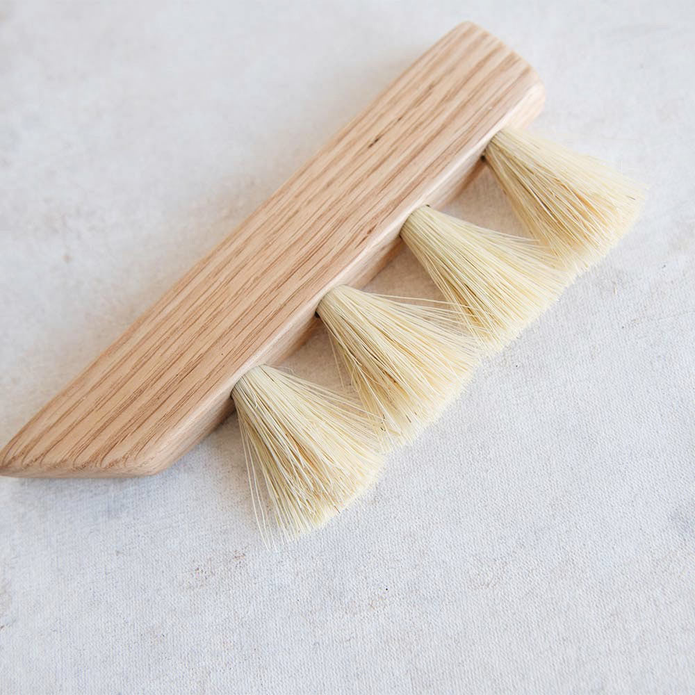 Medium Wooden Counter Brush No. MT0949