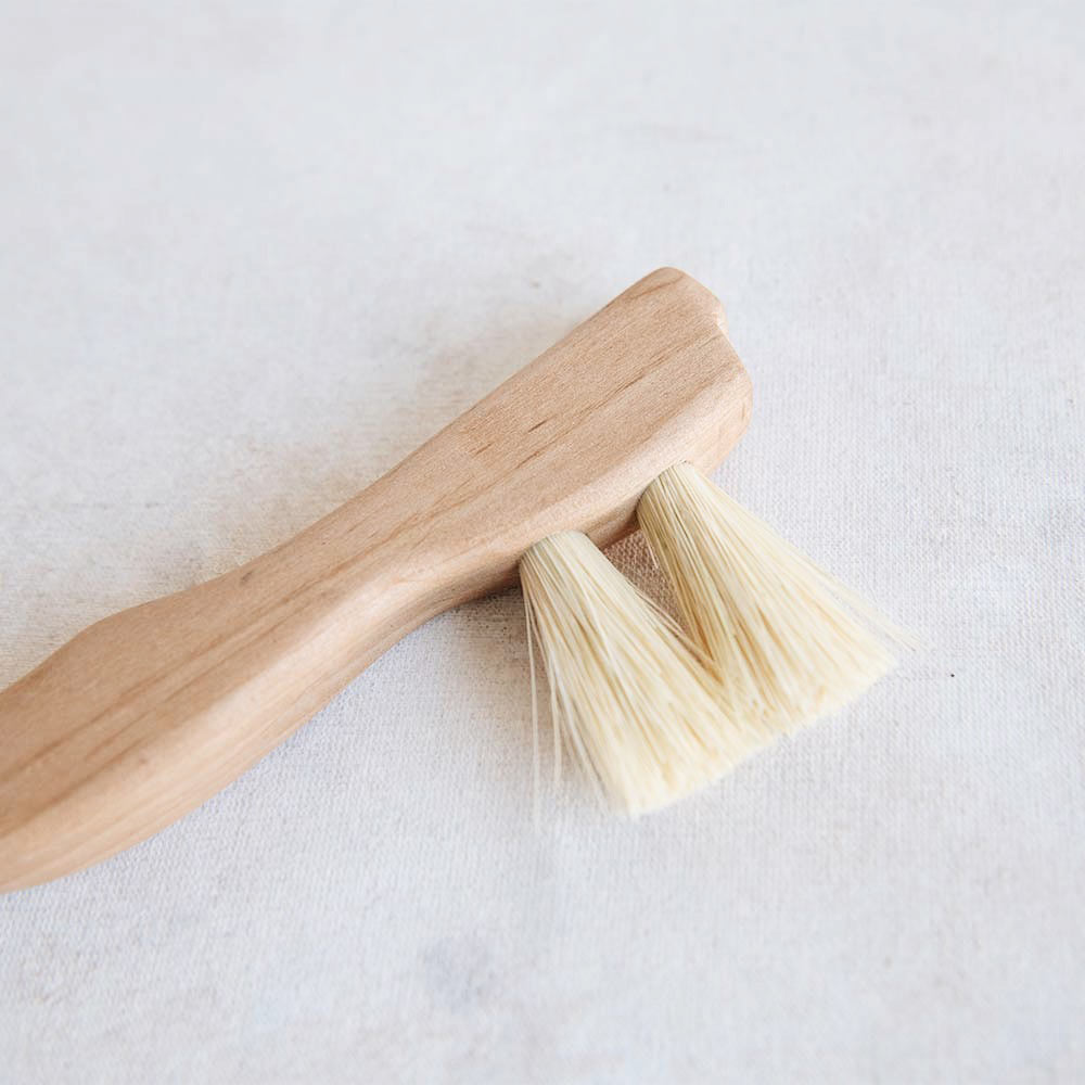 Small Wooden Counter Brush No. MT0957