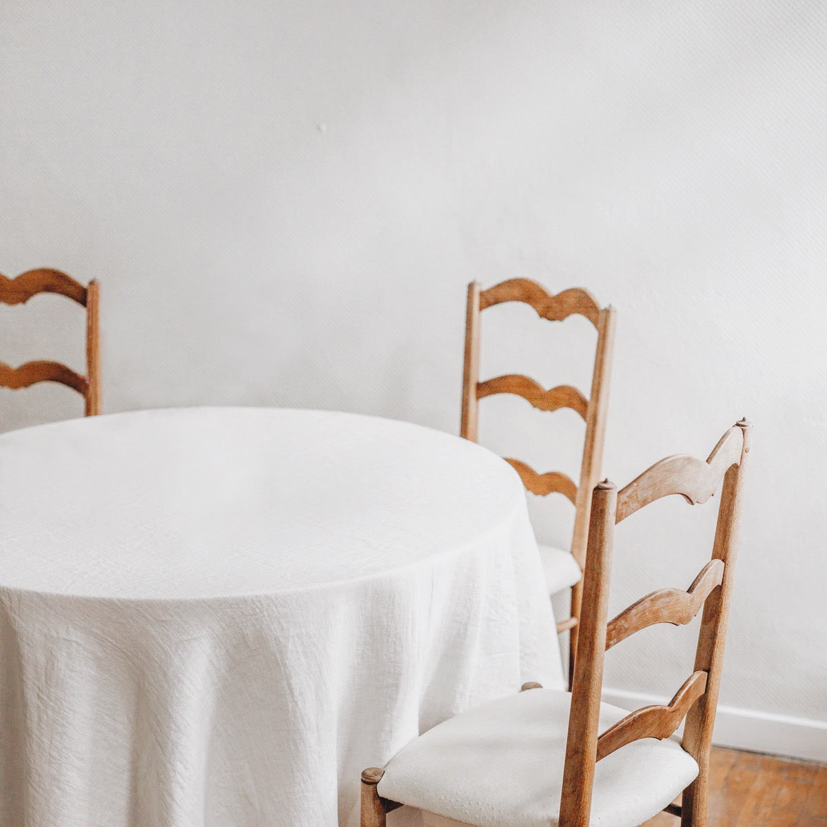 Ruffle Round Tablecloth