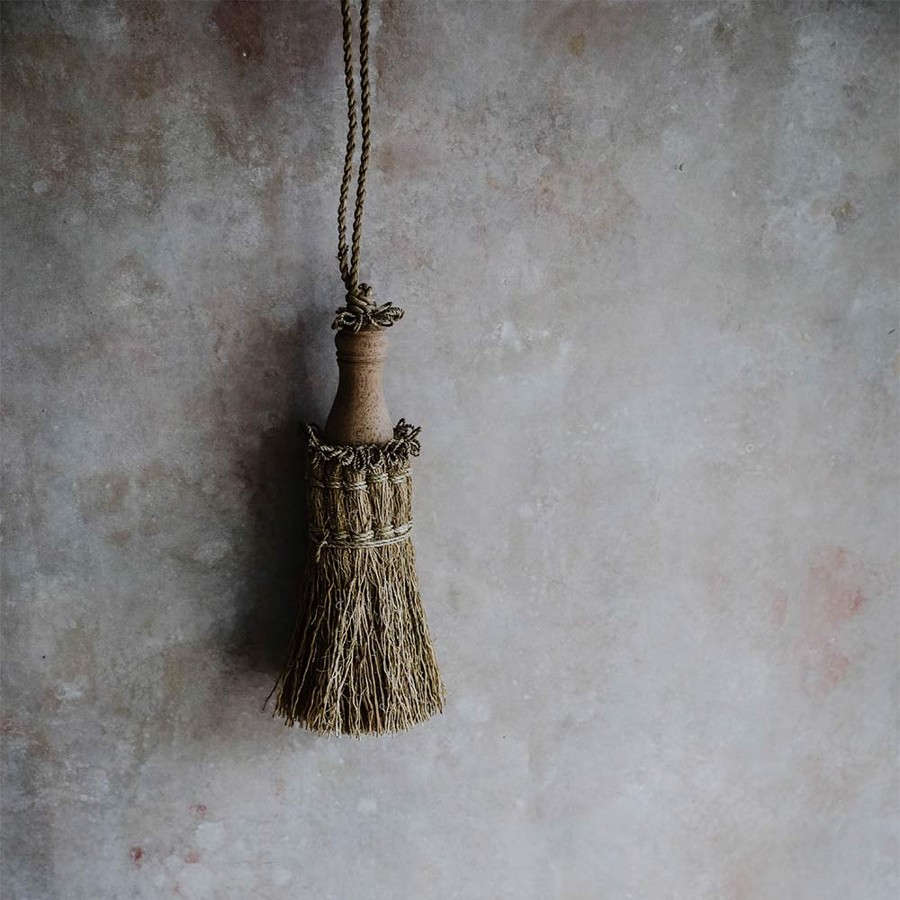 Wood & Vetiver Tassel Room Freshener